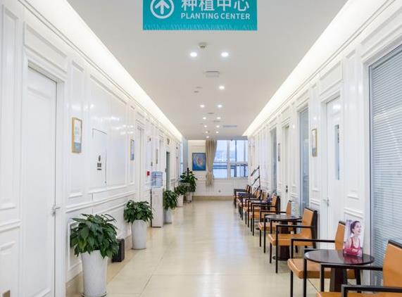 西安團(tuán)圓口腔門診部走廊