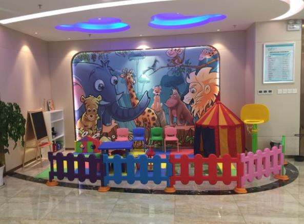 威寧朗朗口腔診所（威寧店）兒童游樂區(qū)