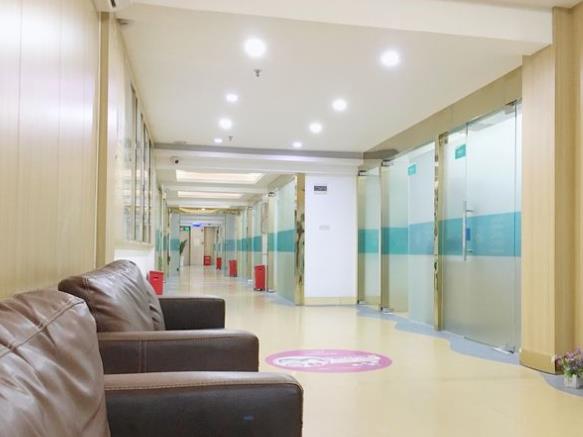深圳世紀河山口腔醫(yī)院（西鄉(xiāng)旗艦店）走廊