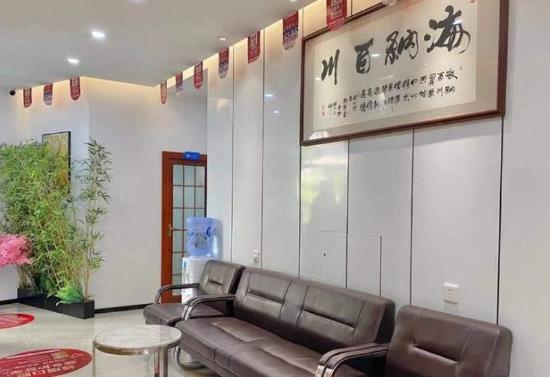 廈門峰煜口腔門診部休息區(qū)