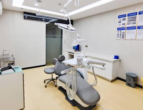 深圳啟飛口腔門(mén)診部（萬(wàn)眾店）治療室