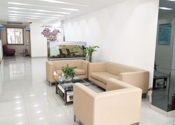 深圳啟飛口腔門(mén)診部（萬(wàn)眾店）休息區(qū)