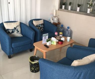 江西上饒信州貝齊口腔門(mén)診部休息區(qū)