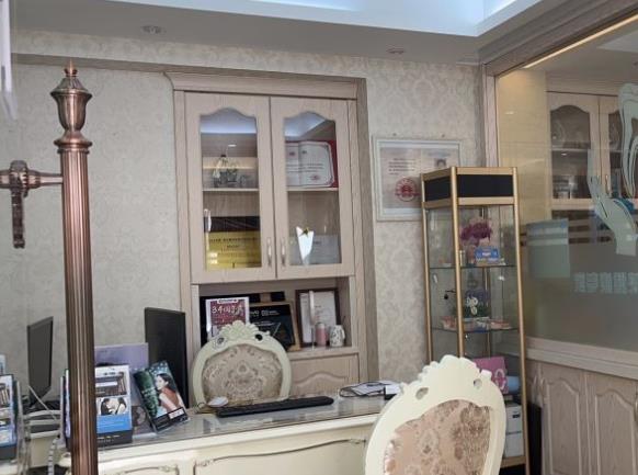 福建泉州晉江青陽(yáng)金榜口腔門診部（帝豪總店）咨詢室
