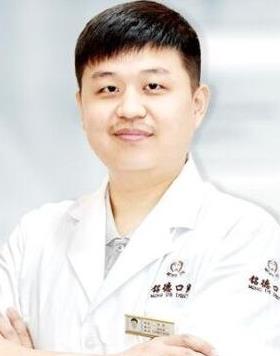 李偉