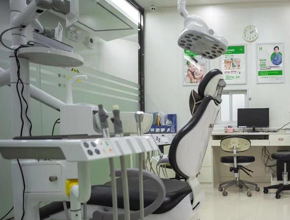 梧州冬文口腔門診部治療室