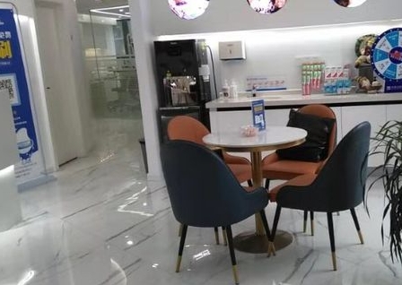 重慶小美口腔門診部休息區(qū)