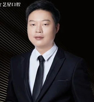 李偉