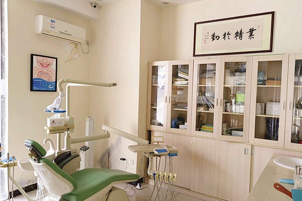 廣州花都經(jīng)典口腔門診部治療室