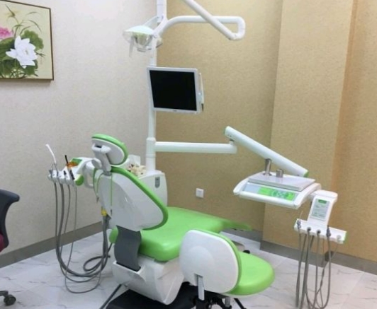 大連聯(lián)眾口腔診所治療室
