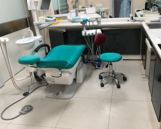 庫爾勒崔栗口腔診所治療室