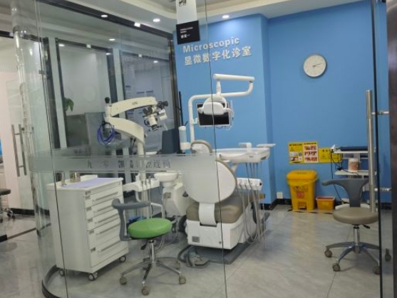 濟(jì)南凱瑞口腔診所治療室