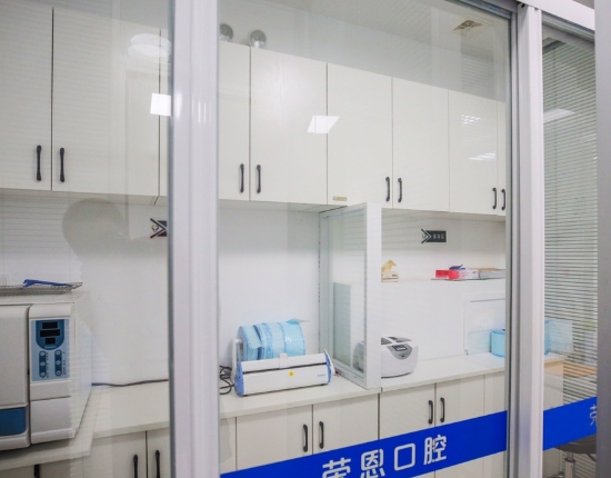 沈陽(yáng)榮恩口腔診所消毒室