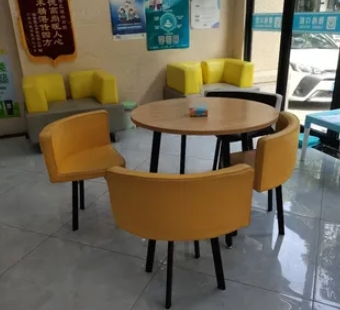 杭州臨安雅皓口腔門(mén)診部休息區(qū)