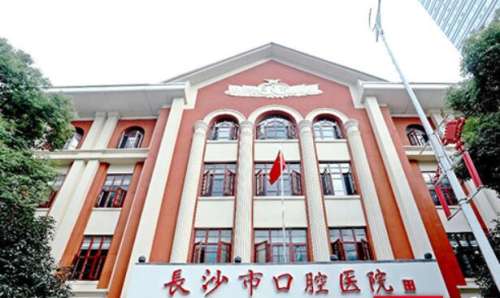 深圳龍華區(qū)口腔醫(yī)院推薦：口碑醫(yī)生、預約方式及收費一覽